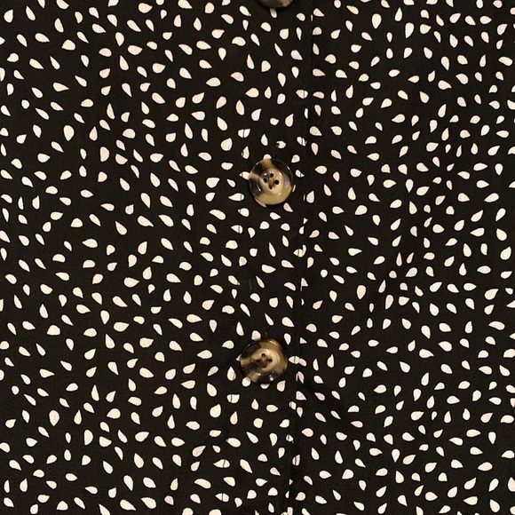 Black with white petal shaped design mini dress - Picture 2 of 4